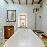 4 Bed In Oc-g0040 Casa vacanze *