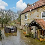 4 Bed In Oc-g0040 Whitby