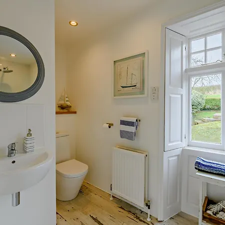 4 Bed In G0040 * Whitby