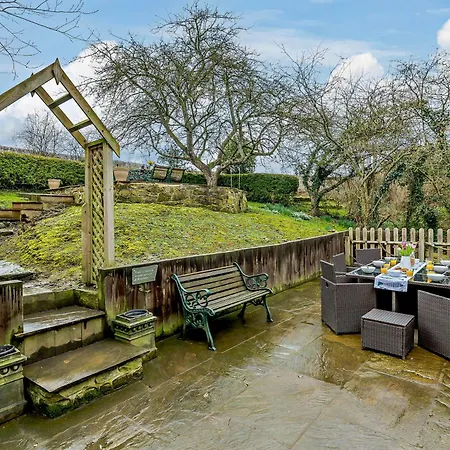 4 Bed In G0040 * Whitby