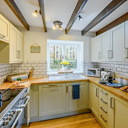 4 Bed In Oc-g0040 * Whitby