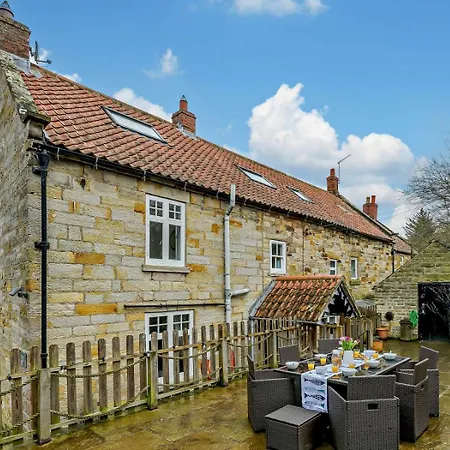 4 Bed In Oc-g0040 * Whitby